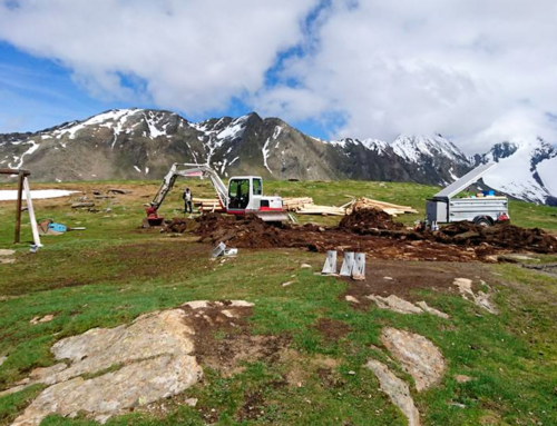 Hochalpine Baustelle für neuen Spielplatz